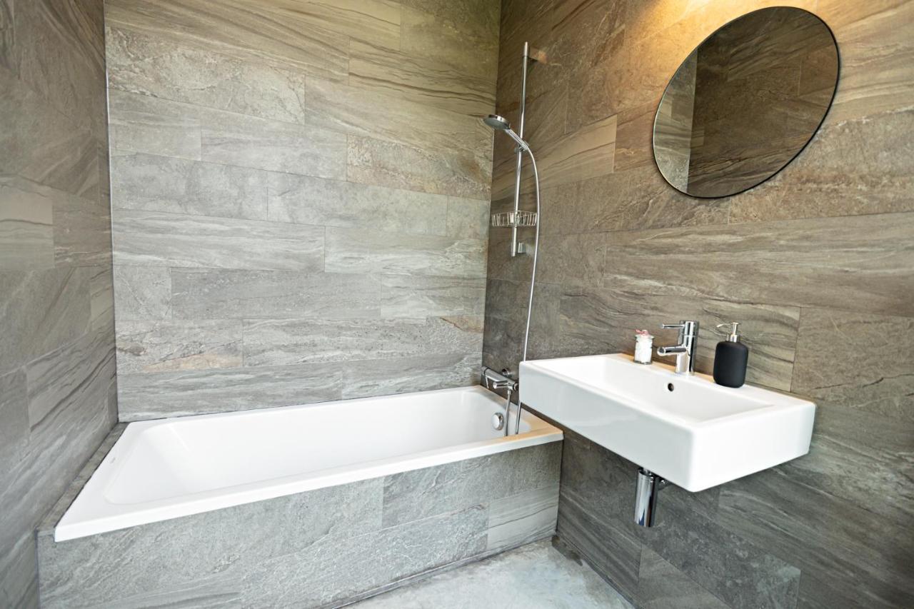 Luxury Suites South By Rikas Hotels Антверпен Екстериор снимка